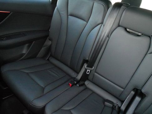 Used 2025 Audi Q7 3.0T Premium Plus image 12