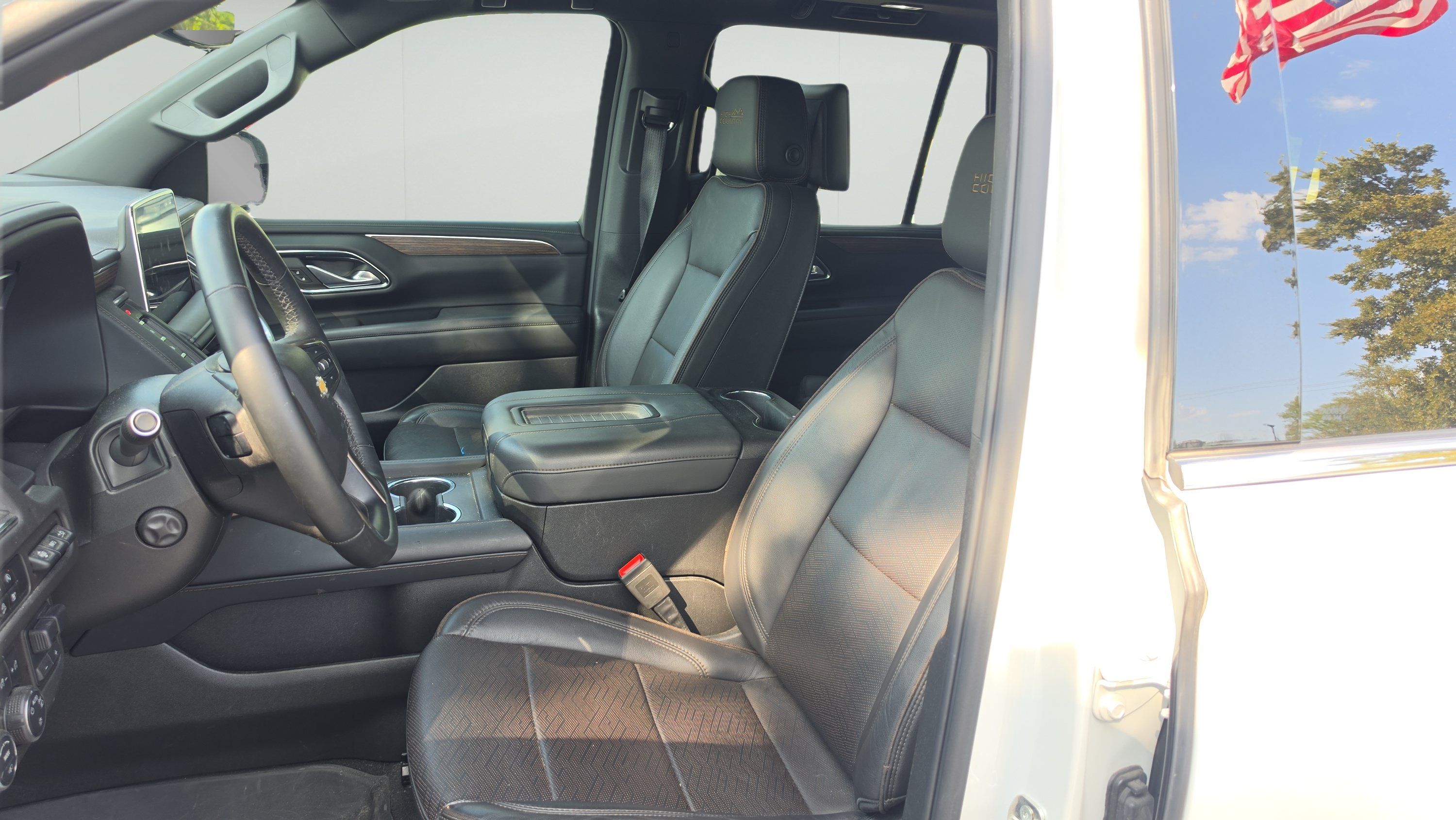 Used 2023 Chevrolet Tahoe High Country AWD/4WD image 9