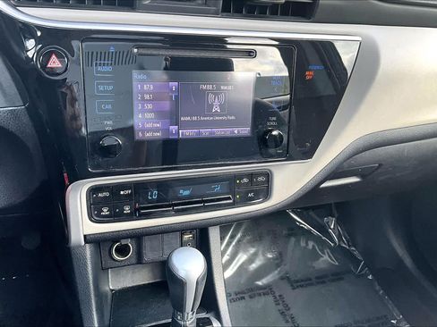 Used 2018 Toyota Corolla LE FWD image 33