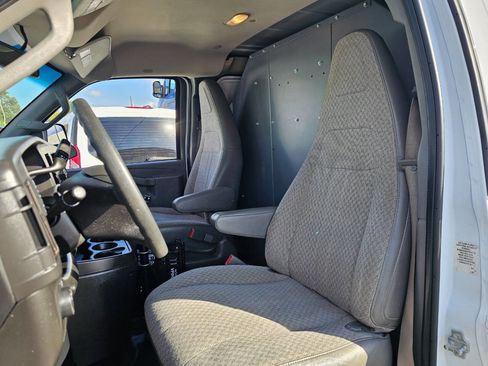 Used 2019 Chevrolet Express 2500 image 10