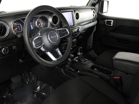 Used 2023 Jeep Gladiator Overland image 18