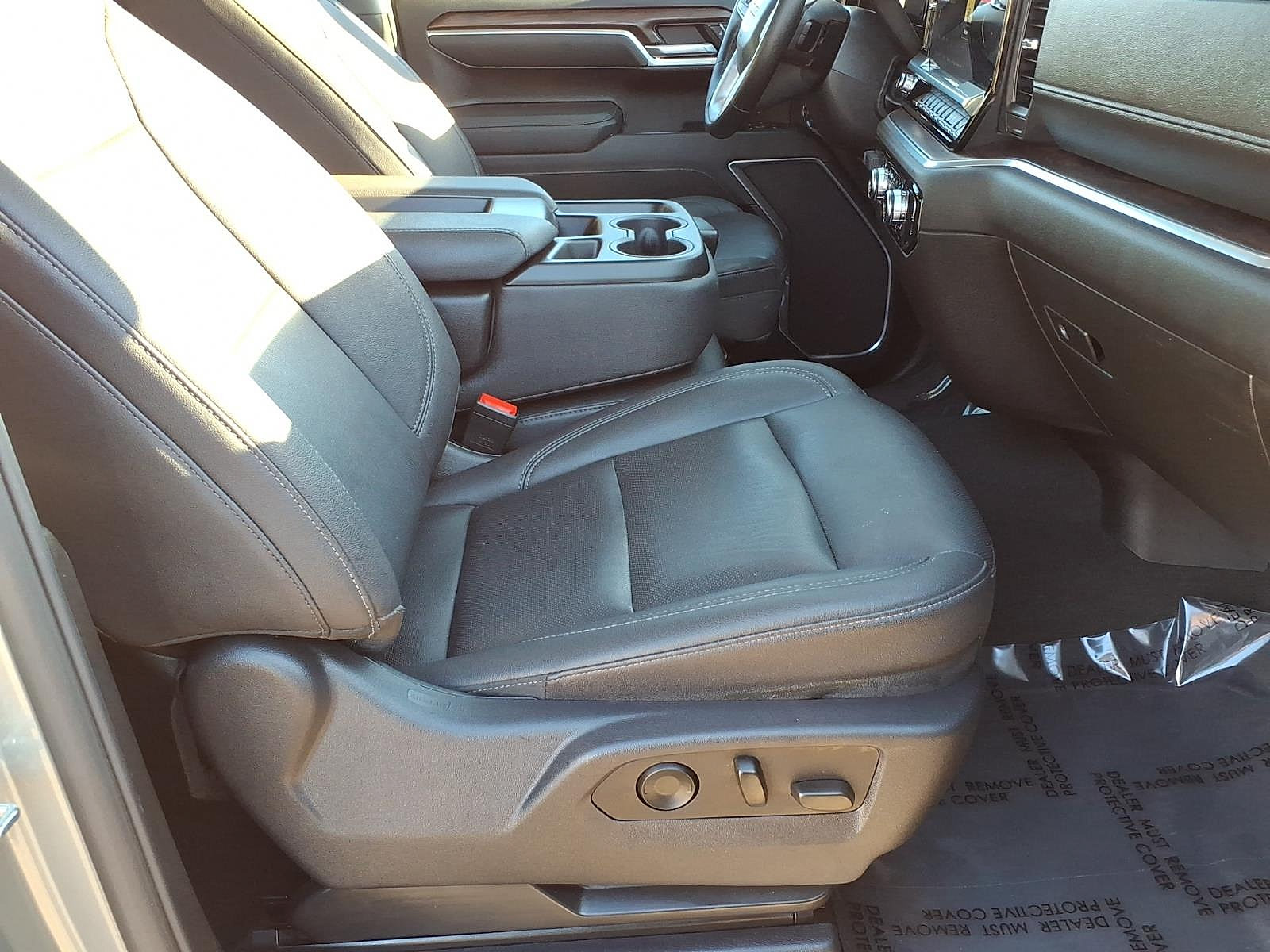 Used 2025 GMC Sierra 1500 SLT AWD/4WD image 7