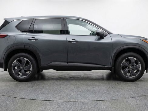 Used 2025 Nissan Rogue SV image 11