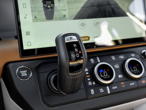 New 2026 Land Rover Defender 110 S AWD/4WD image 31
