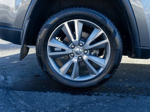 Used 2013 Jeep Grand Cherokee Laredo image 11