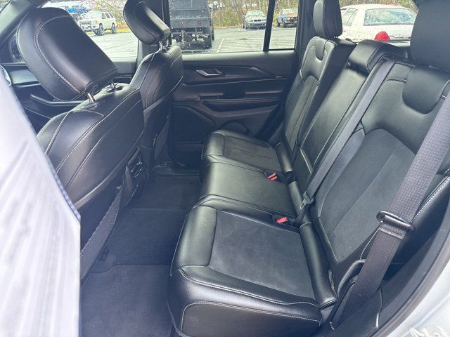 Used 2025 Jeep Grand Cherokee Altitude AWD/4WD image 15