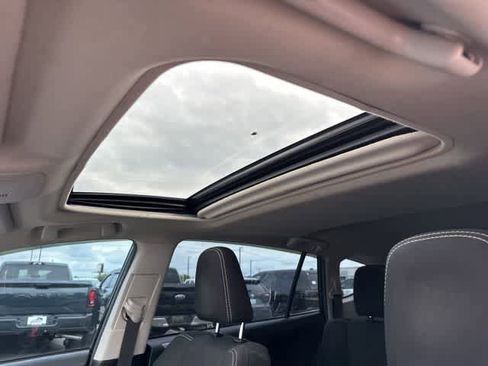 Used 2018 Toyota RAV4 XLE AWD/4WD image 6