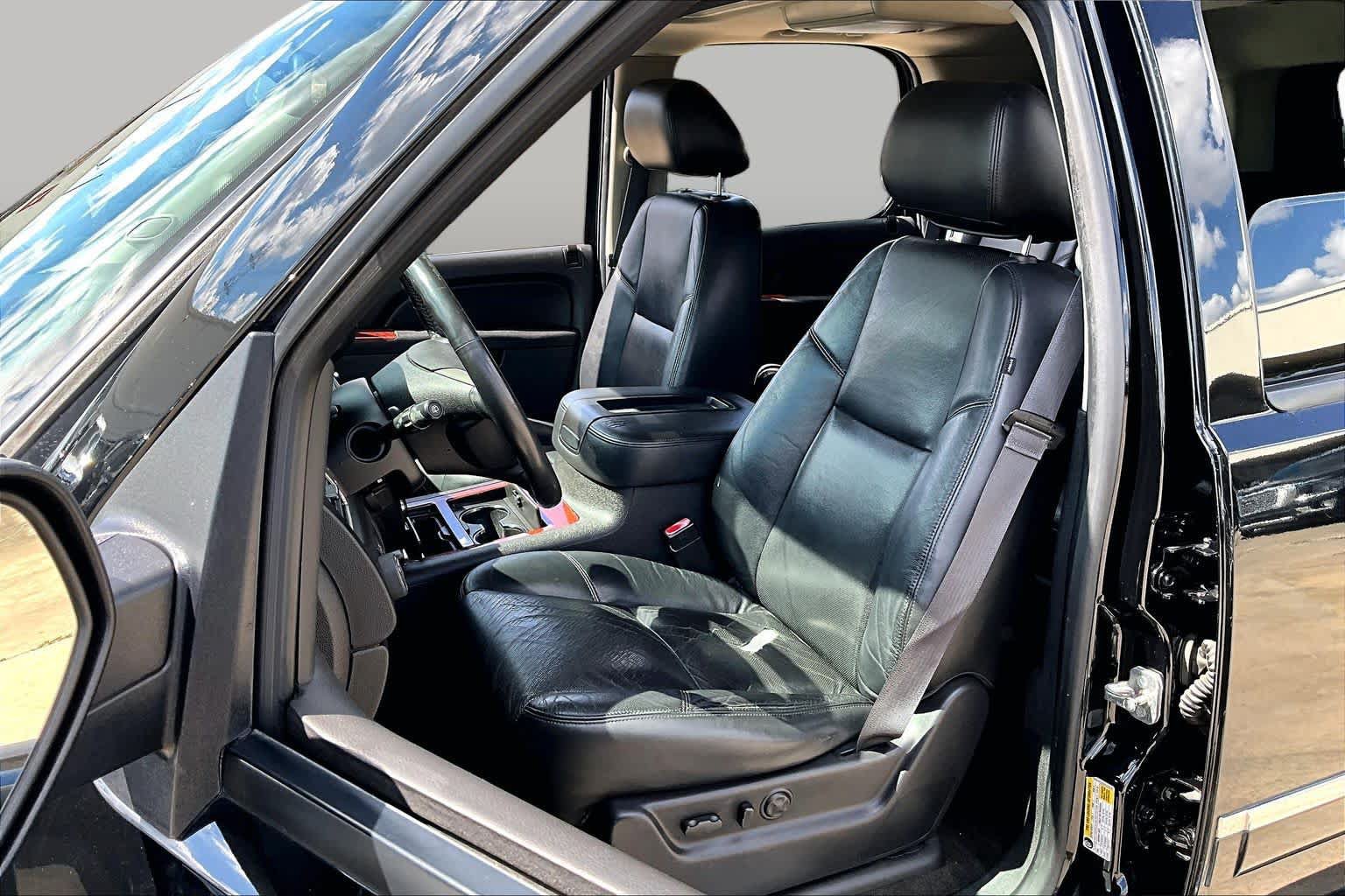 Used 2013 Chevrolet Tahoe LTZ RWD image 7