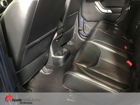 Used 2016 Jeep Wrangler Unlimited Sahara w/ Connectivity Group image 17