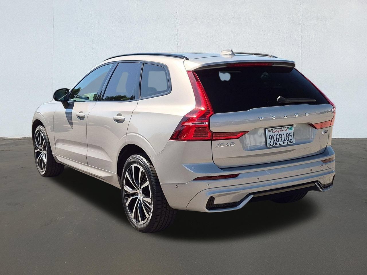 Certified 2024 Volvo XC60 B5 Plus AWD/4WD image 7
