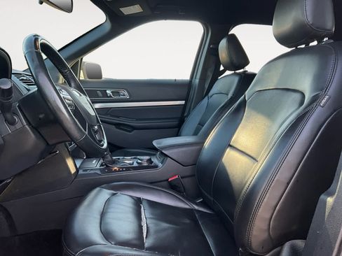 Used 2019 Ford Explorer XLT w/ Equipment Group 202A AWD/4WD image 10