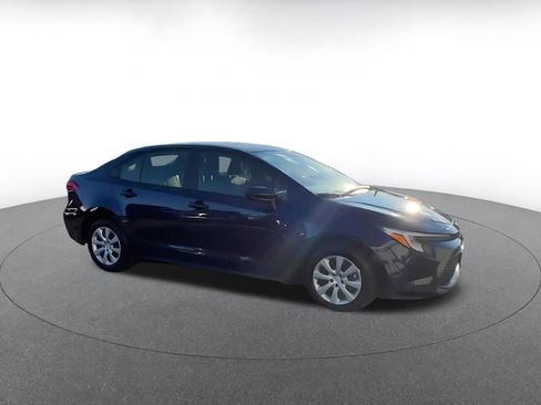 Used 2025 Toyota Corolla LE image 2