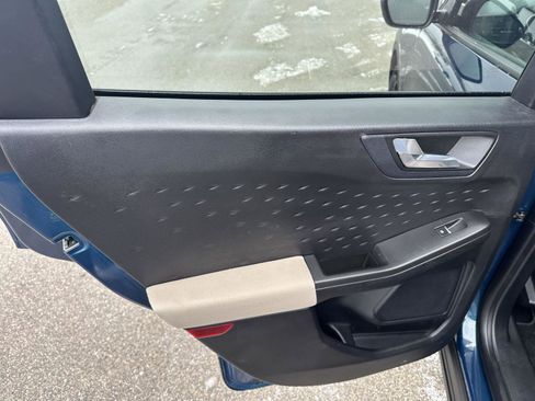 Used 2020 Ford Escape SE Sport image 17