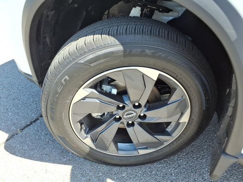 Certified 2026 Nissan Rogue SV FWD image 21