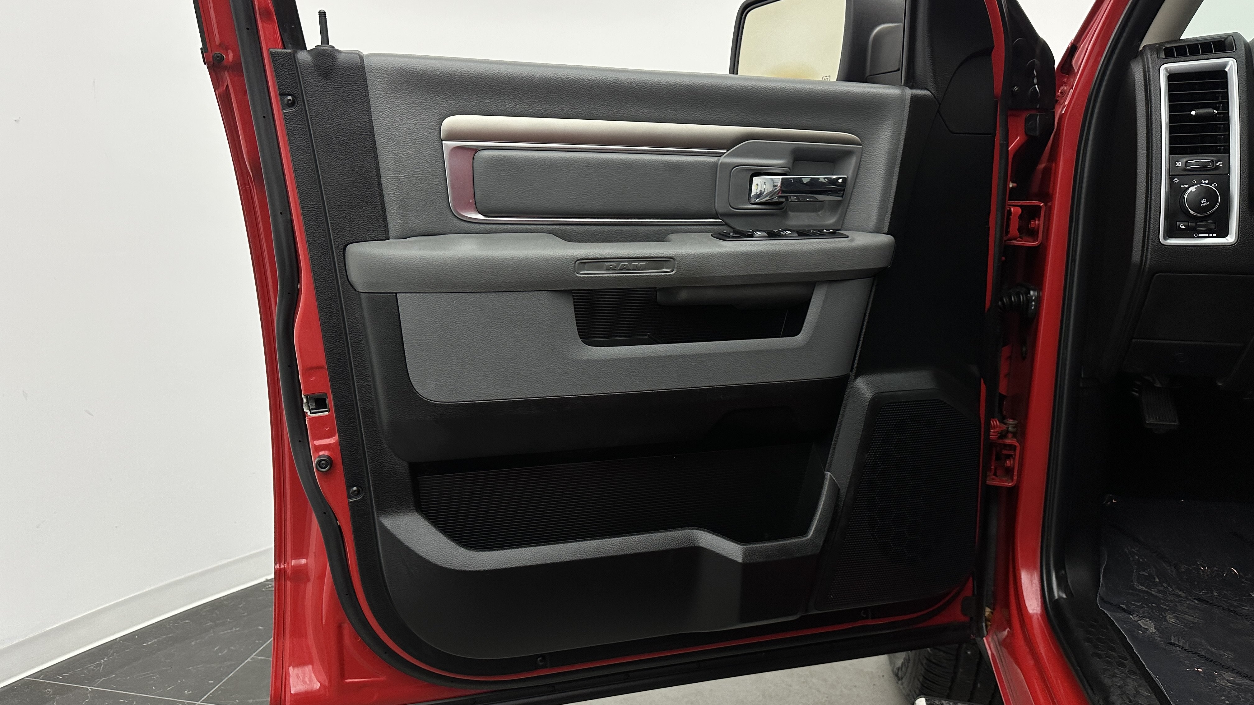 Used 2019 RAM 1500 Big Horn AWD/4WD image 11