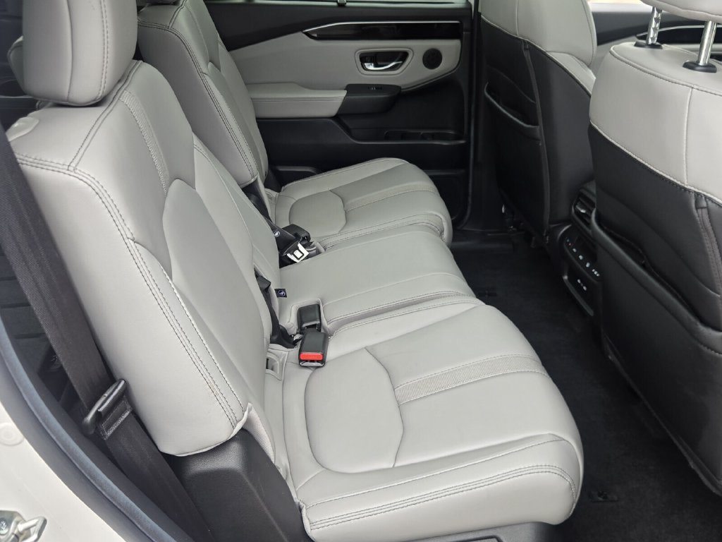 Certified 2025 Honda Pilot Touring image 15
