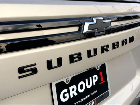 Used 2024 Chevrolet Suburban Z71 w/ Luxury Package image 31