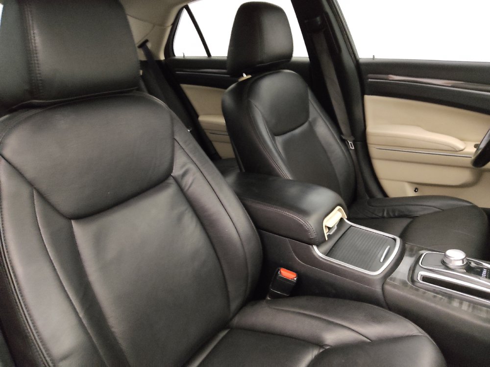 Used 2021 Chrysler 300 Touring RWD image 21