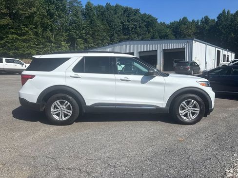 Used 2021 Ford Explorer XLT AWD/4WD image 4