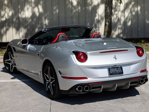 Used 2015 Ferrari California T image 11