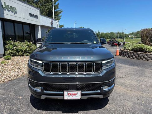 Used 2024 Jeep Wagoneer L Series II w/ Flexible Seating Group AWD/4WD image 14