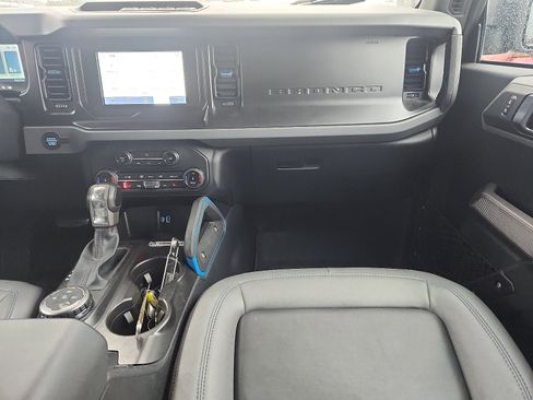 Used 2022 Ford Bronco Black Diamond image 11