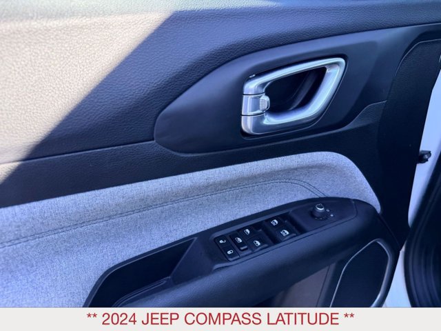 Used 2024 Jeep Compass Latitude AWD/4WD image 10