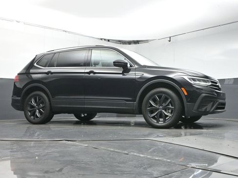 Used 2024 Volkswagen Tiguan SE image 33