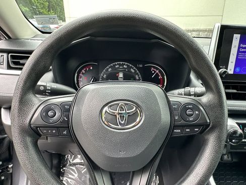 Used 2025 Toyota RAV4 XLE AWD/4WD image 22