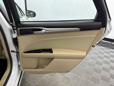 Used 2016 Ford Fusion SE FWD image 17