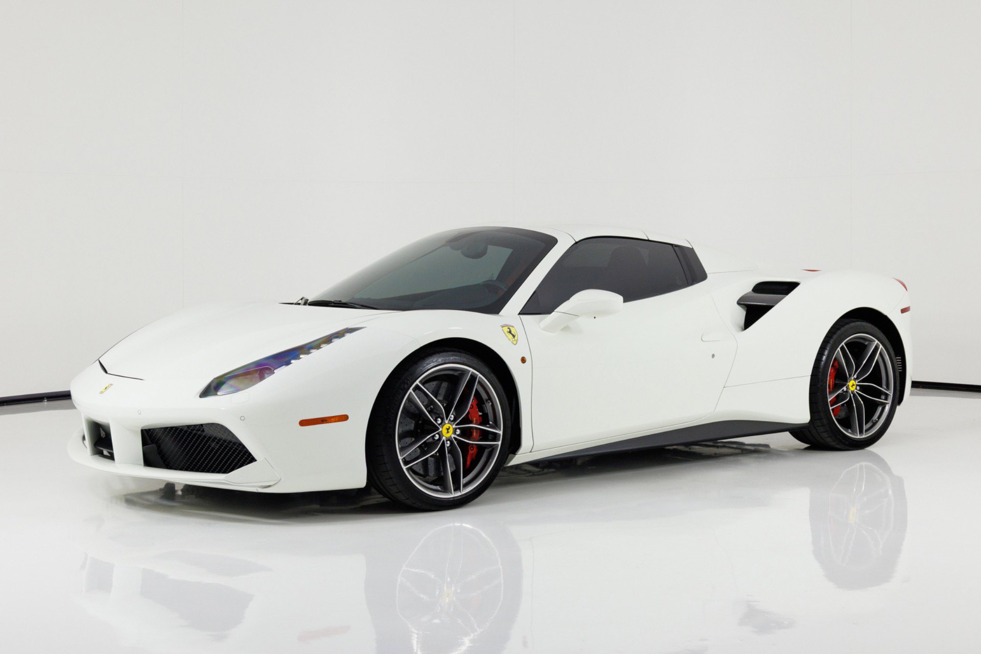 Used 2017 Ferrari 488 Spider RWD image 9