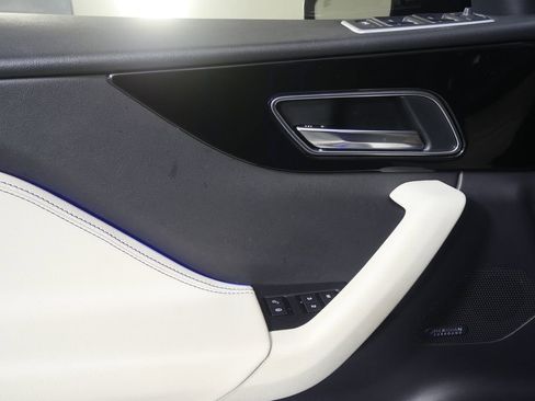 Used 2019 Jaguar F-PACE S image 8