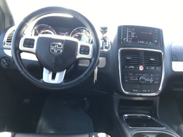 Used 2016 Dodge Grand Caravan R/T FWD image 10
