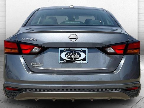 Used 2025 Nissan Altima 2.5 SV FWD image 6