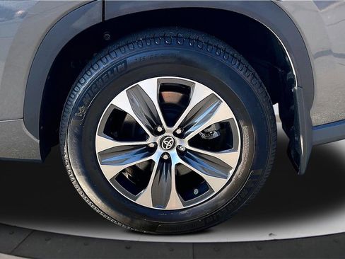 Used 2022 Toyota Highlander XLE image 37