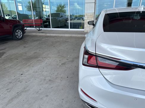Used 2020 Lexus ES 350 w/ Premium Package FWD image 5