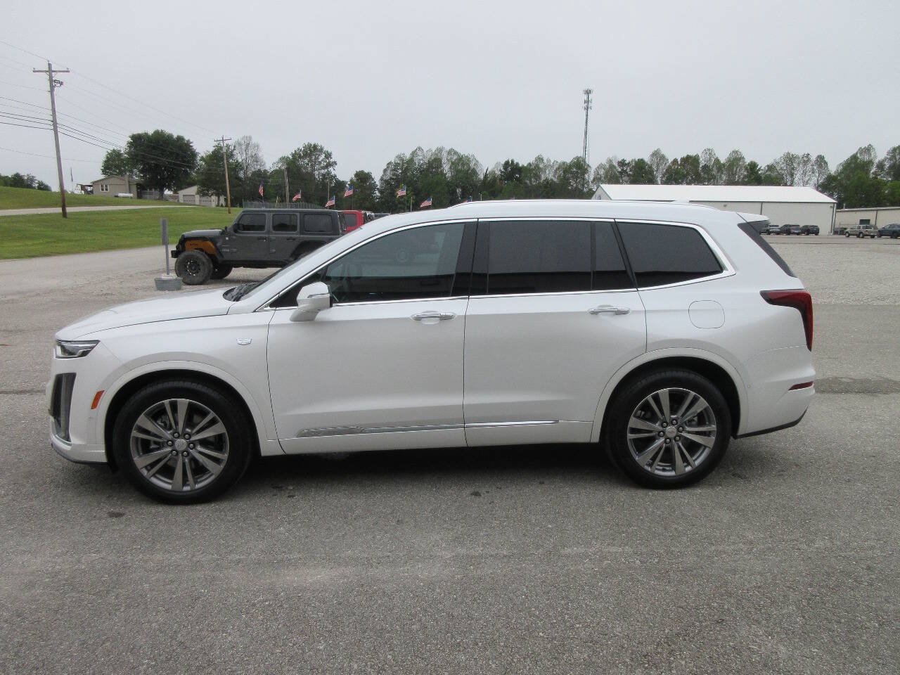 Used 2025 Cadillac XT6 Premium Luxury w/ Platinum Package FWD image 3