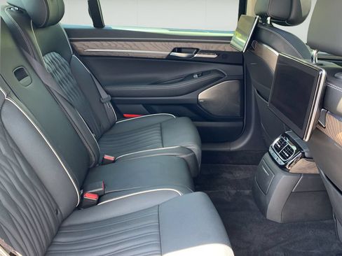 Used 2022 Genesis G90 5.0 Ultimate RWD image 37