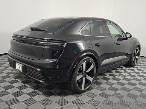 Certified 2025 Porsche Macan Turbo Electric AWD/4WD image 7