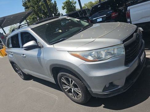 Used 2016 Toyota Highlander XLE AWD/4WD image 4
