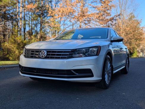 Used 2017 Volkswagen Passat 1.8T SE image 3