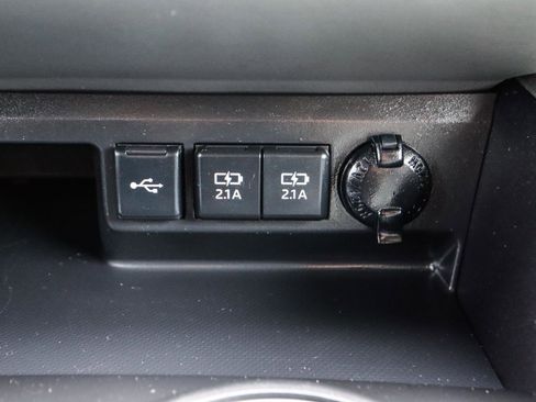 Used 2020 Toyota Highlander XLE image 14