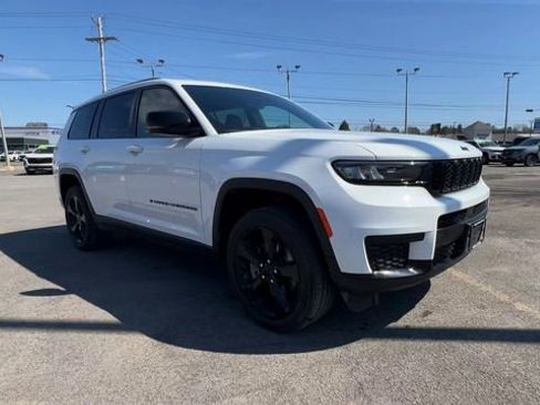 Used 2023 Jeep Grand Cherokee L Laredo AWD/4WD image 2
