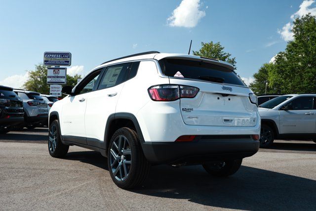 New 2026 Jeep Compass Latitude AWD/4WD image 8