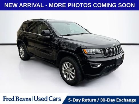 Used 2021 Jeep Grand Cherokee Laredo image 1