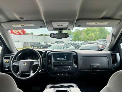 Used 2019 Chevrolet Silverado 1500 Custom w/ Custom Convenience Package AWD/4WD image 12