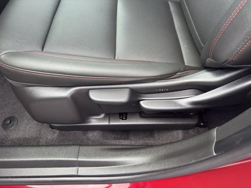Certified 2025 Chevrolet Trax RS w/ Sunroof Package FWD image 15