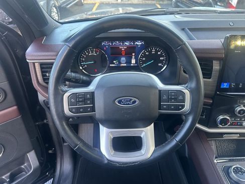 Used 2024 Ford Expedition Limited image 16