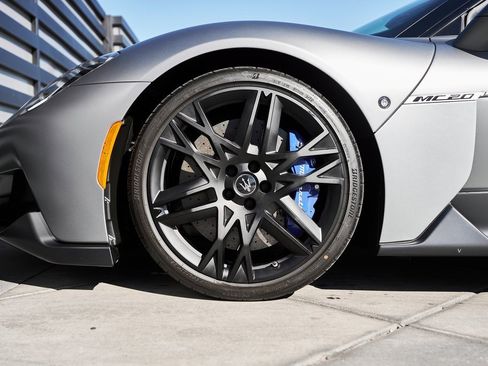 Used 2023 Maserati MC20 Spyder image 3