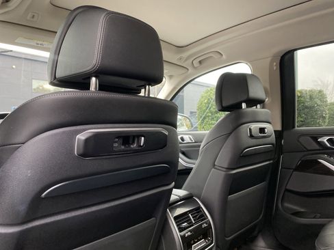 Used 2024 BMW X7 xDrive40i image 45